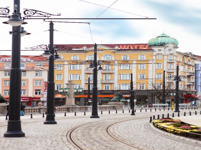 Хотел лион 3*