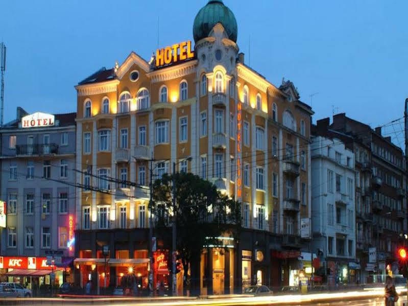 лион 3* София